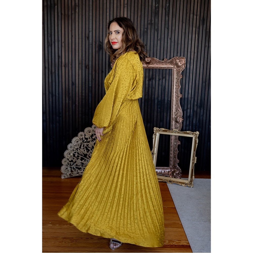 NWOT Flying Tomato Retro Mustard Batwing Long Sleeve Pleated Bottom Dress
